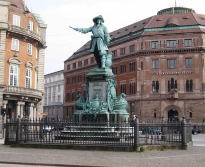 Niels Juels Statue